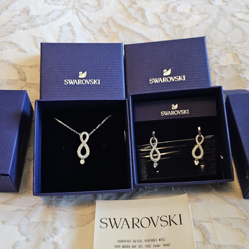 New Swarovski Silver Infinity Jewelry Set. Never Worn